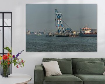 Hijsschip in de haven van Rotterdam.