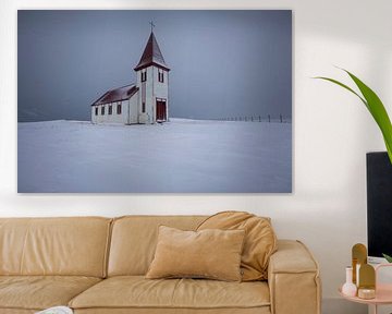 IJslandse kerk in de sneeuw van Sven Broeckx