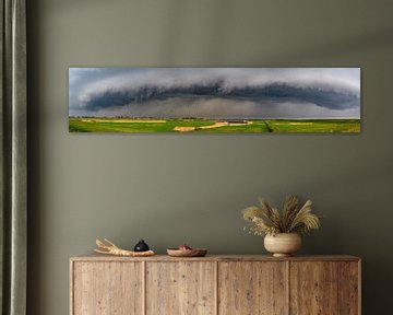 Nuages d'orage sur la voie navigable Reevediep près de Kampen dans l'IJsseldelta. sur Sjoerd van der Wal Photographie