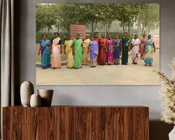 Kleurrijk geklede dames bij Raj Ghat Delhi