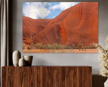 Rotsformatie Uluru van Inge Hogenbijl