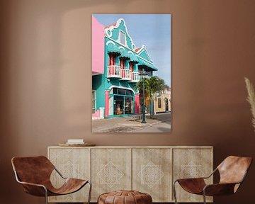 Kleurrijke huisjes van Kralendijk, Bonaire van Aukelien Philips
