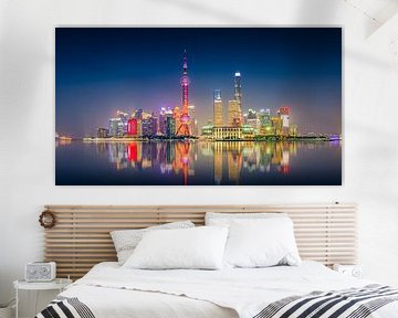 Shanghai Skyline in het donker van Remco Piet