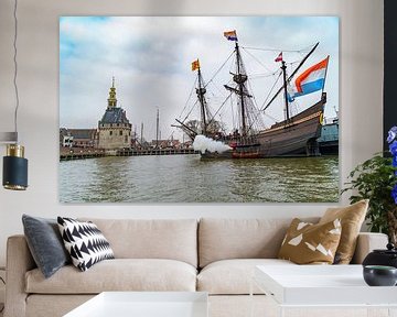 VOC Haven Hoorn met VOC schip De Halve Maen