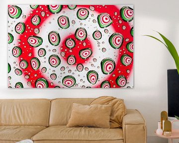 Druppels met psychedelische cirkels in rood, wit en groen van Wijnand Loven