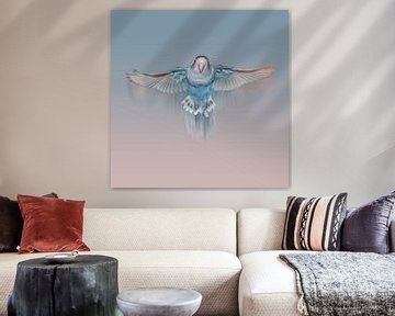 Vliegende lichtblauwe agapornis van Bianca Wisseloo