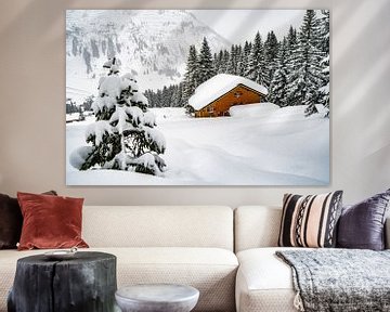 Chalet in de besneeuwde bergen van Lech, Oostenrijk von Ralf van de Veerdonk