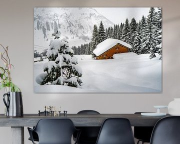 Chalet in de besneeuwde bergen van Lech, Oostenrijk
