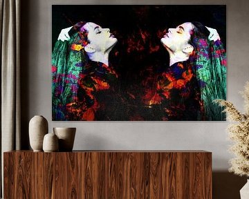 Digitale Foto Kunst - Portret van Vrouw / spiegelbeeld / haar / abstract / kleur / zwart van Art By Dominic
