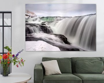 De Reykjafoss waterval in Noord IJsland van Gerry van Roosmalen