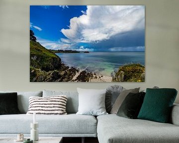 Stortbuien trekken over zee bij de Gros Rocher, Belle Ile en Mer