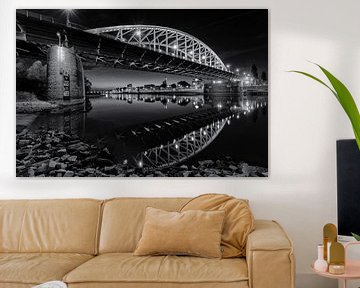 De Arnhemse John Frostbrug aan de Rijn in zwart en wit van Dave Zuuring
