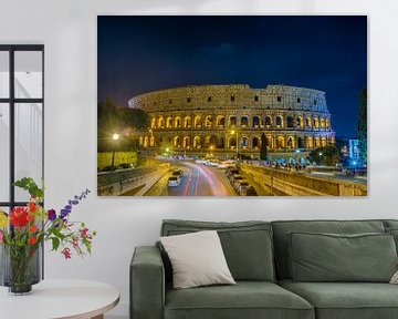 Het Grand Colosseum het grootste amfitheater gebouwd door het Romeinse rijk 's nachts in Rome - Ital van Castro Sanderson