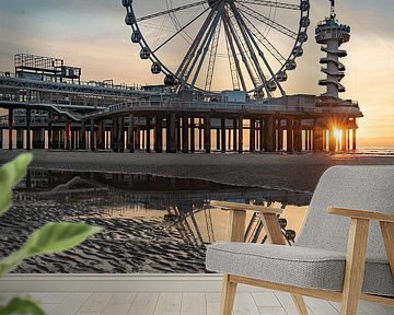 Pier Scheveningen reuzenrad bij zonsondergang vanaf het strand van Erik van 't Hof
