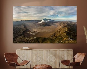 Luchtfoto van Mount Bromo en zijn omgeving op Java (Indonesie) van Claudio Duarte