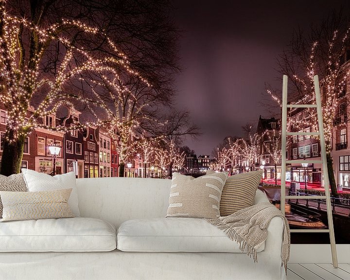 Sfeerimpressie behang: Spiegelgracht Amsterdam in de avond van Daan van Oort