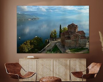 Kerk bij het meer van Ohrid, Macedonië van Wilco Bos