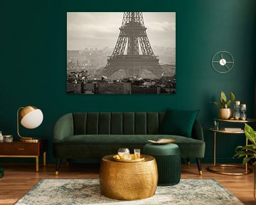 Voet van de Eiffeltoren in sepia van Martijn Joosse