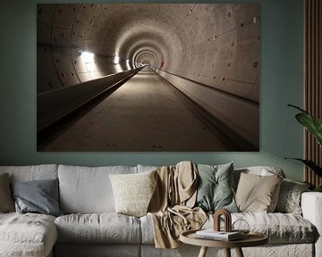 Noord zuid lijn metro tunnel Amsterdam zwart wit van Bobsphotography