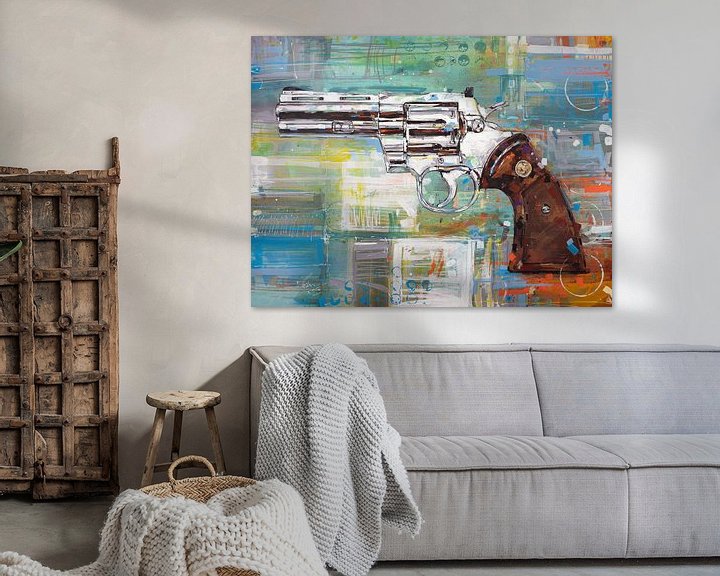 Sfeerimpressie: Revolver (Colt Python) schilderij van Jos Hoppenbrouwers