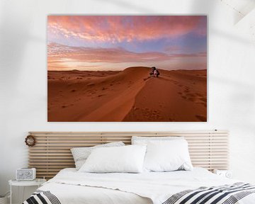 Den Sonnenaufgang aufpassen - Merzouga-Wüste, Marokko von Thijs van den Broek