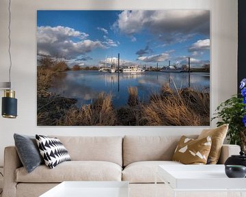 Haven met prachtige wolkenlucht by Moetwil en van Dijk - Fotografie