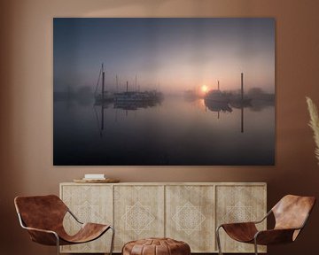 Mistige haven met zonsopkomst van Moetwil en van Dijk - Fotografie