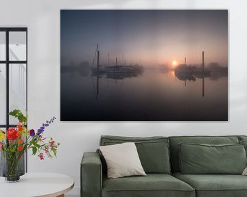 Zon door de mist bij haven Eiland van Maurik van Moetwil en van Dijk - Fotografie