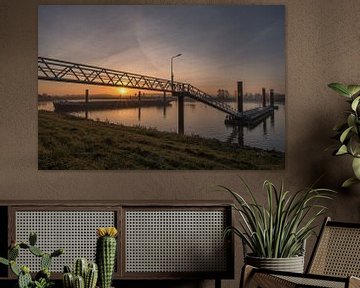 Zonsopkomst binnenvaartschip overnachtingshaven van Moetwil en van Dijk - Fotografie