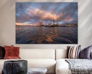 Prachtige wolkenlucht boven haven van Moetwil en van Dijk - Fotografie