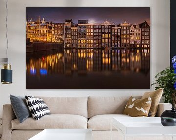 Maanopkomst aan het Amsterdamse Damrak