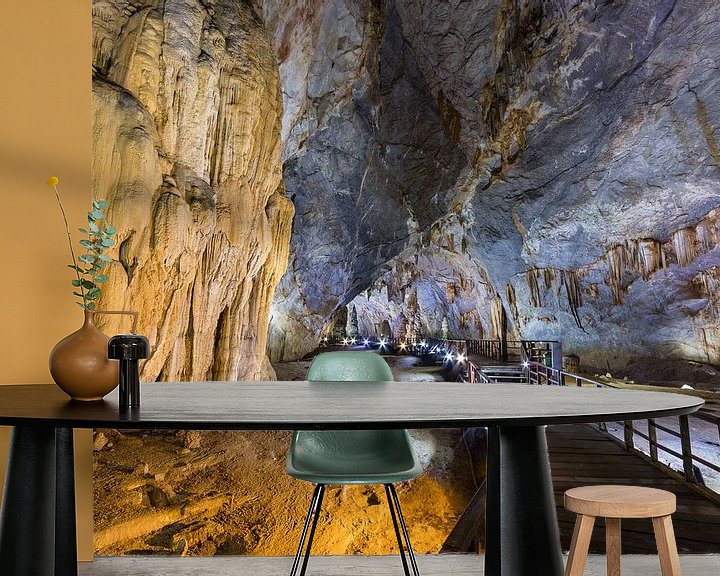 Beispiel fototapete: Folgen Sie der Spur in Paradise Cave - Phong-Nha, Vietnam von Thijs van den Broek