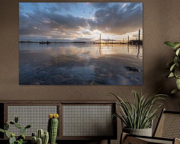 Vissersboot op meer van Moetwil en van Dijk - Fotografie