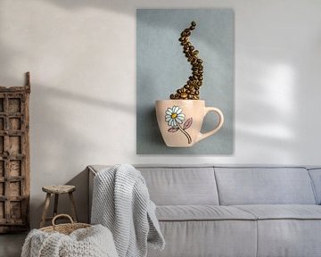 Een koffiekop met koffiebonen von Dennis  Georgiev