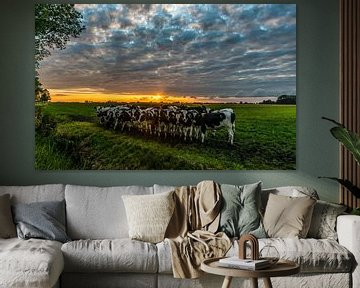Zonsondergang met koeien by Douwe van der Leij