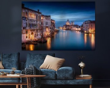 Venetië at night - Italië van Niels Dam
