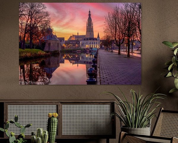 Ein einzigartiger und bunter Sonnenuntergang in Breda (NL)