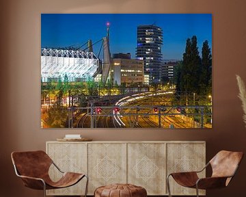 Nachtfoto van het spoor, PSV stadion en gebouw Hartje New York te Eindhoven van Anton de Zeeuw