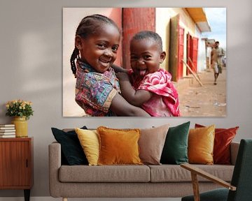 Twee Zusjes in Madagascar van Eelkje Colmjon