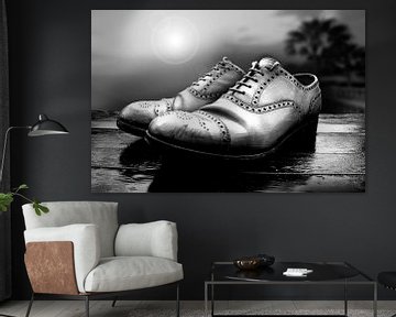 Oude schoenen (zwart-wit) van Rob Blok