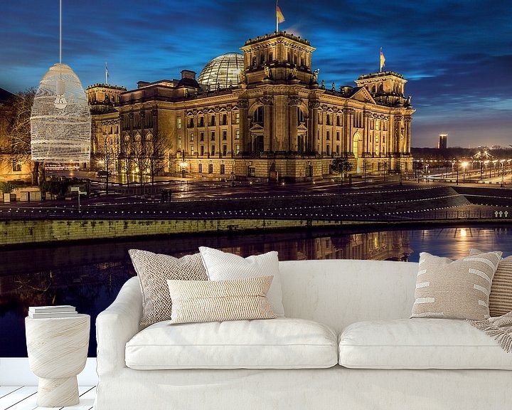 Sfeerimpressie behang: Reichstag Blue Hour van Pierre Wolter