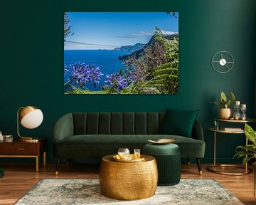 Bloemrijk zicht op de Oceaan ( Madeira) van Arie Jan van Termeij