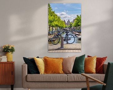 Fiets op de Begijnebrug in Haarlem, Nederland van Hilda Weges