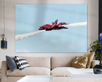 Two solos of the Red Arrows in a close pass von Wim Stolwerk