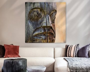 Gesicht in der Totempfahl, Ksan, Kanada von Rietje Bulthuis