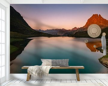 Sunrise on the Ossau peak by Arnaud Bertrande