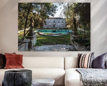 Villa with pool by Matthis Rumhipstern