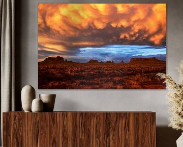 Goudkleurige wolken Monument Valley van Daphne Wielink