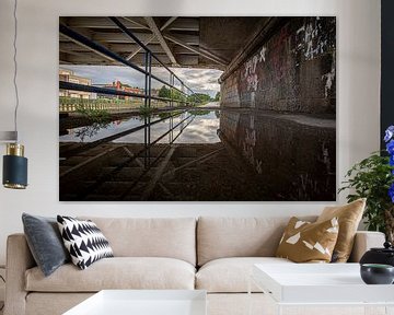 foto met reflectie van de oude brug over de rivier Leie in Menen, Westvlaanderen, Belgie van Fotografie Krist / Top Foto Vlaanderen