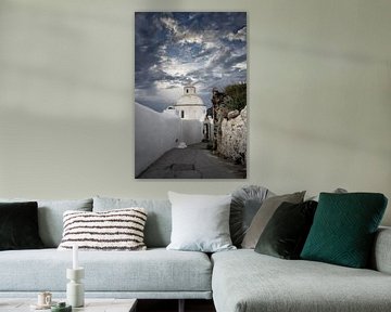 Magische Wolken über dem griechischen Santorini von Richard Mijnten